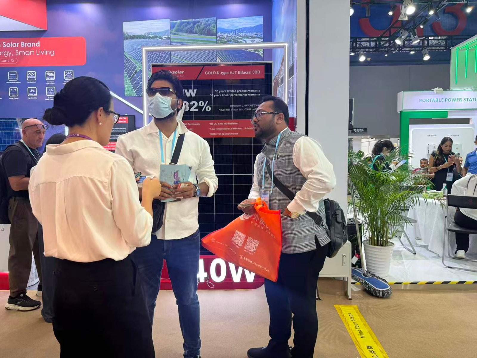 Canton Fair in Full Bloom01